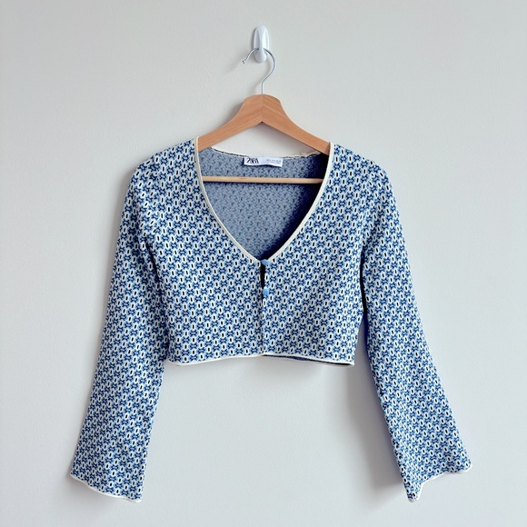 Zara Sweaters - Zara Cropped Bell Sleeve Patterned Cardigan